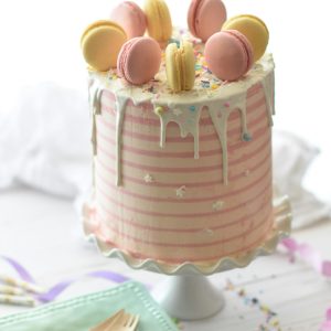 macaroon-on-cake-tw0ix-ajg6y